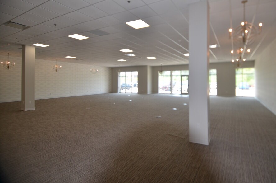 More Photos Of 1275 W Highway 1, Iowa City Storefront Retail Office For Lease