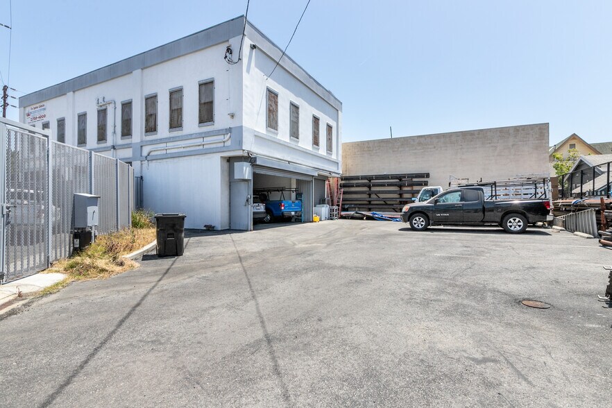 More Photos Of 2207 S Vermont Ave, Los Angeles Freestanding For Sale