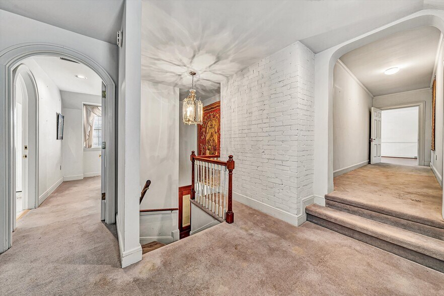 More Photos Of 934 Commander Dr, Roanoke Specialty For Sale