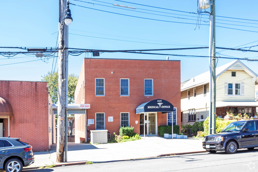 Primary Photo Of 2425 Eastchester Rd, Bronx Office For Lease