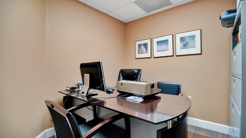 More Photos Of 260 Lookout Pl, Maitland Medical For Sale