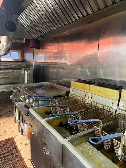 More Photos Of 54 Haverhill St, Andover Storefront Retail Residential For Sale