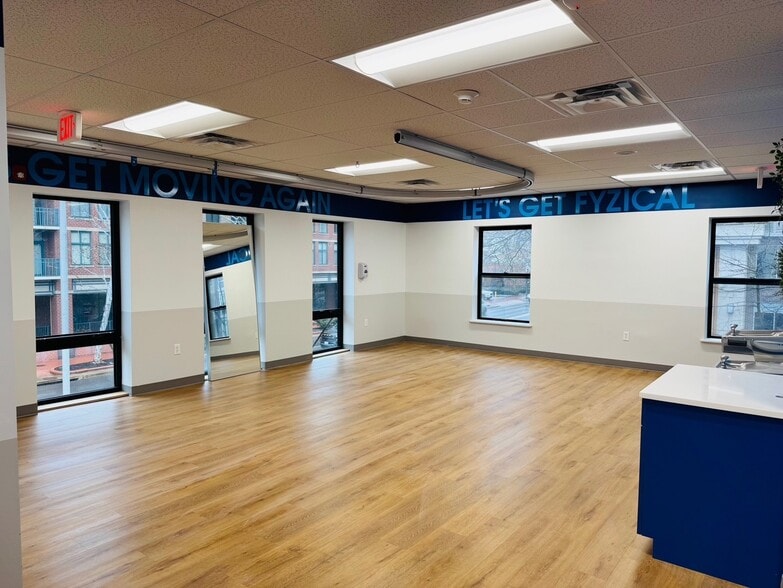 More Photos Of 603 W Broad St, Falls Church Storefront Retail Office For Lease