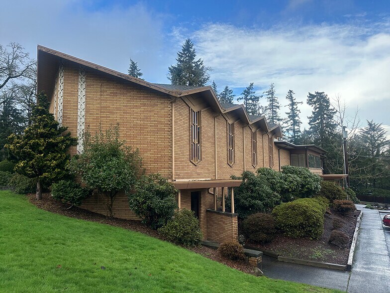 Primary Photo Of 20390 Willamette Dr, West Linn Religious Facility For Lease