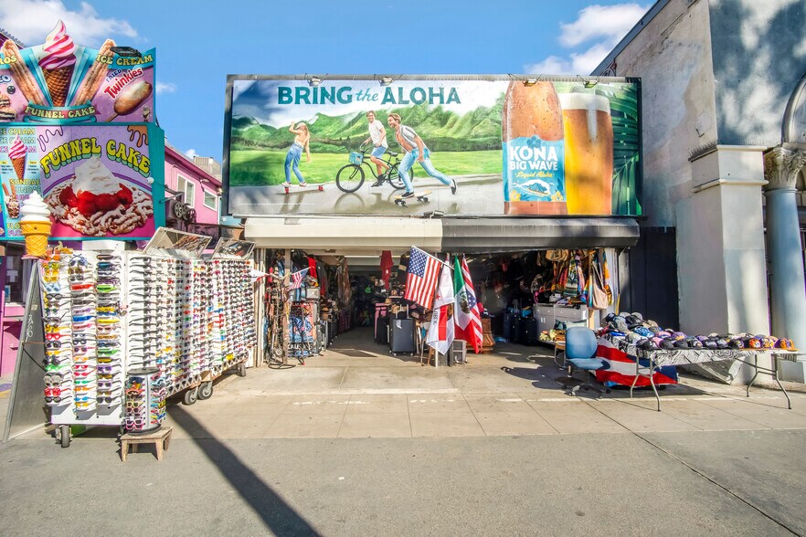 Primary Photo Of 2013 Ocean Front Walk, Venice Storefront For Lease