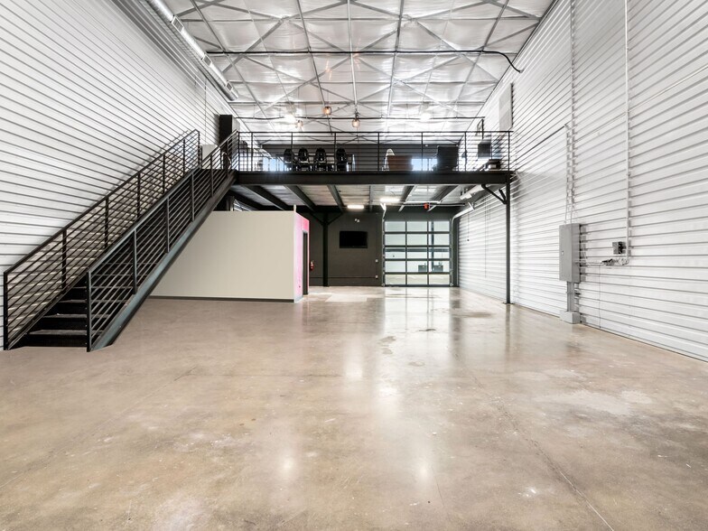 More Photos Of 529 SH 46 E, Boerne Warehouse For Lease