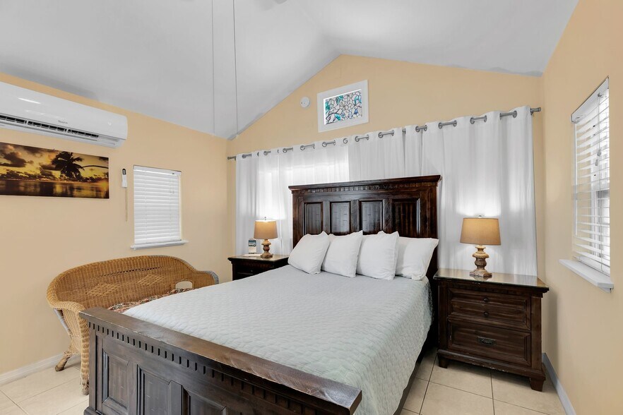 More Photos Of 243 61st St, Marathon Hotel For Sale