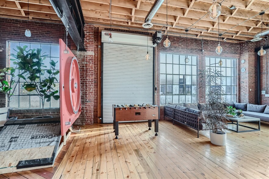 More Photos Of 389 S Lipan St, Denver Warehouse For Sale