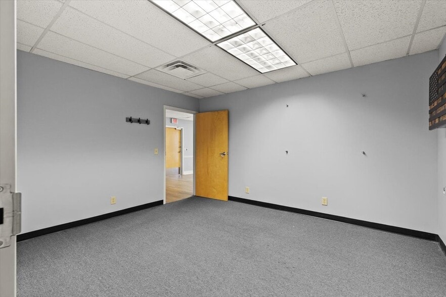 More Photos Of 617 Mulberry St, Elizabethtown Office For Sale