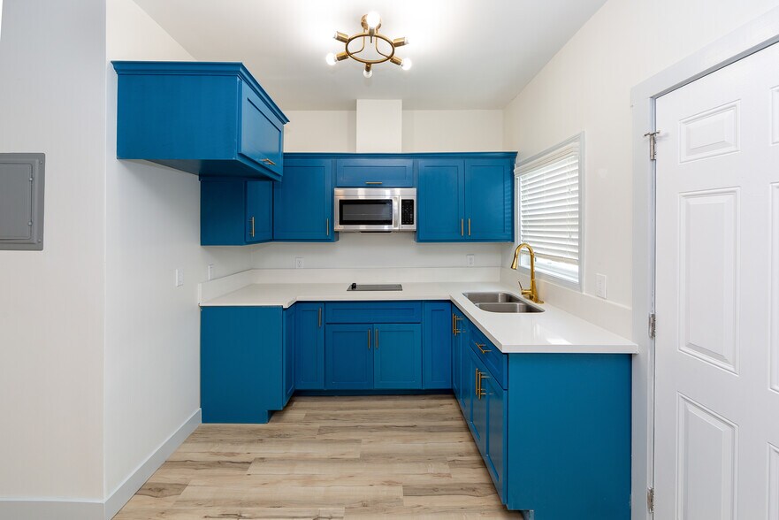 More Photos Of 1430 Linden Ave, Long Beach Multifamily For Sale