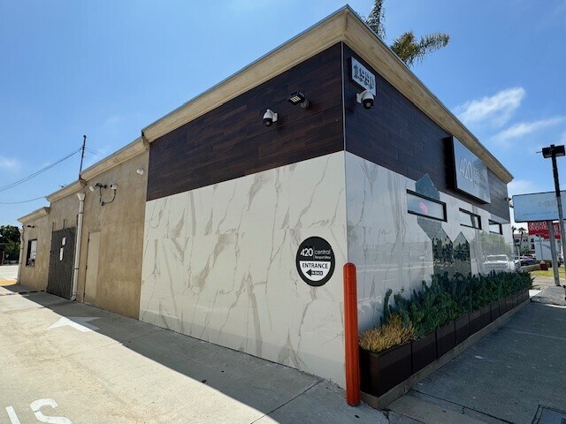 More Photos Of 1990 Harbor Blvd, Costa Mesa Drugstore For Sale