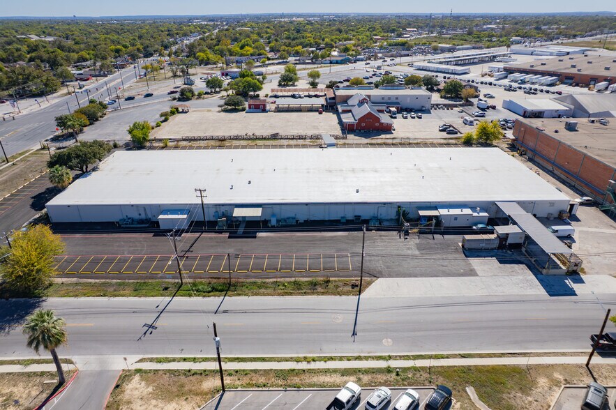 More Photos Of 5101 S Zarzamora St, San Antonio Manufacturing For Lease