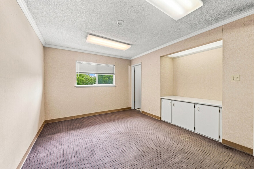 More Photos Of 1131 Babcock Rd, San Antonio Office Residential For Sale