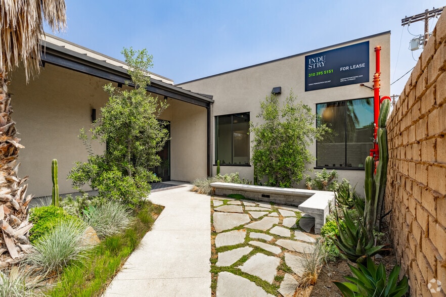 More Photos Of 3013 Gilroy St, Los Angeles Office For Sale