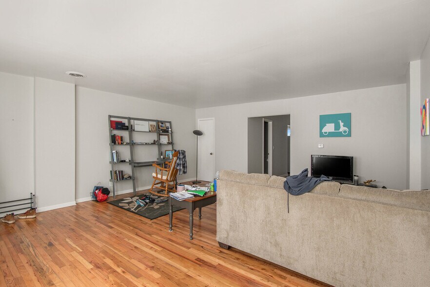 More Photos Of 2416 S 16th St, Omaha Apartments For Sale