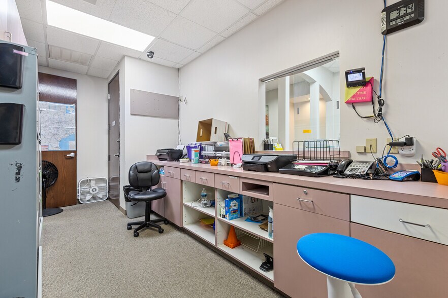 More Photos Of 8363 Meadow Rd, Dallas Office For Sale
