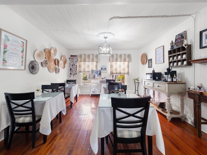 More Photos Of 2135 Mcgregor Blvd, Fort Myers Hospitality For Sale