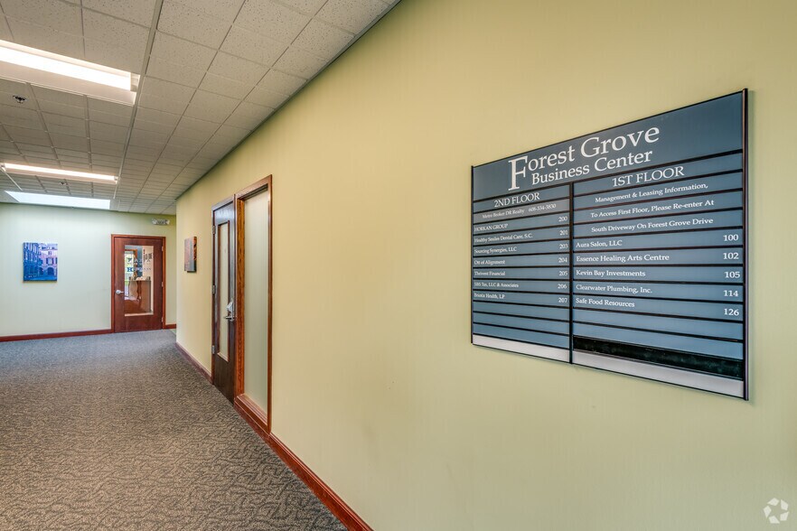 More Photos Of 285 Forest Grove Dr, Pewaukee Office For Lease