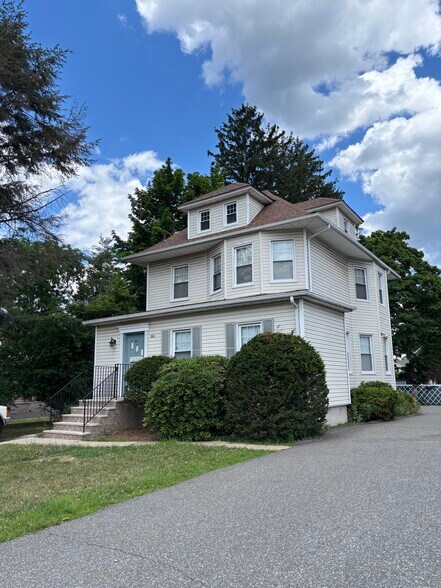 More Photos Of 259 Kinderkamack Rd, Westwood Medical For Lease