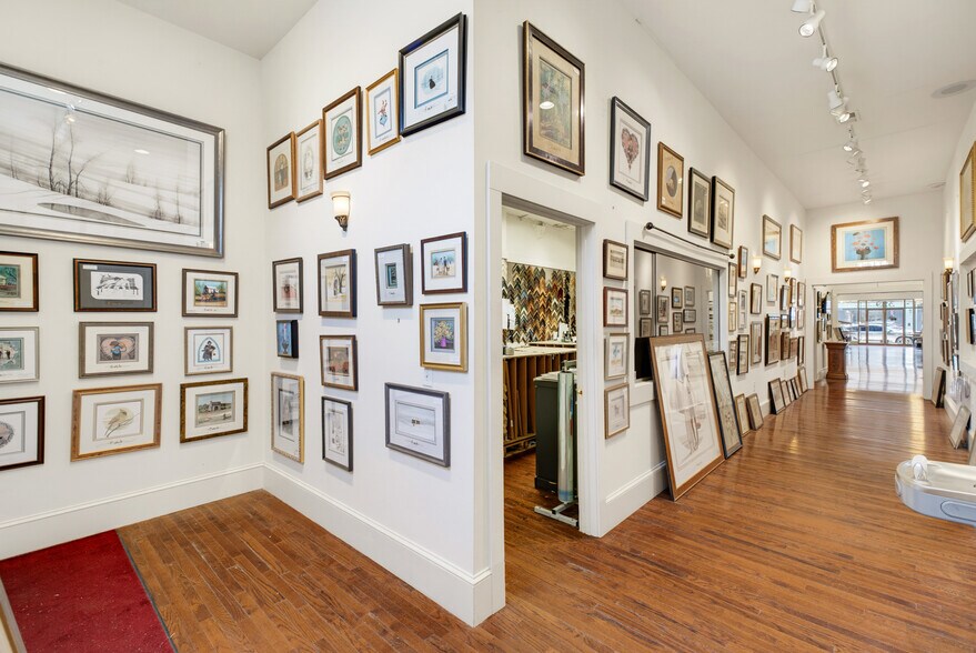 More Photos Of 329 W Main St, Waynesboro Restaurant For Sale