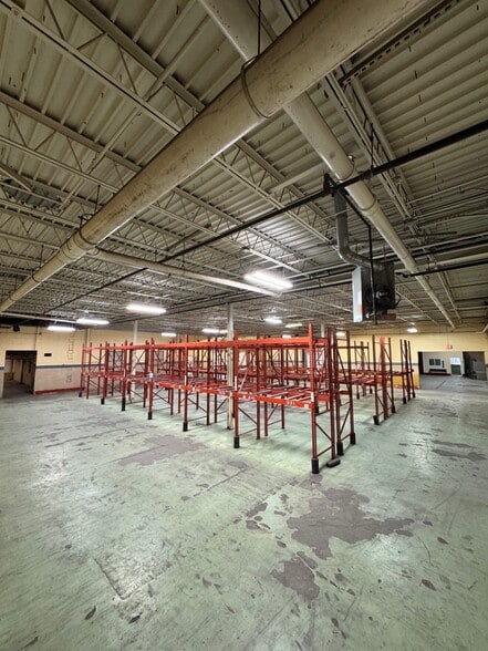 More Photos Of 195 Hudson St, Cornwall-on-Hudson Distribution For Lease