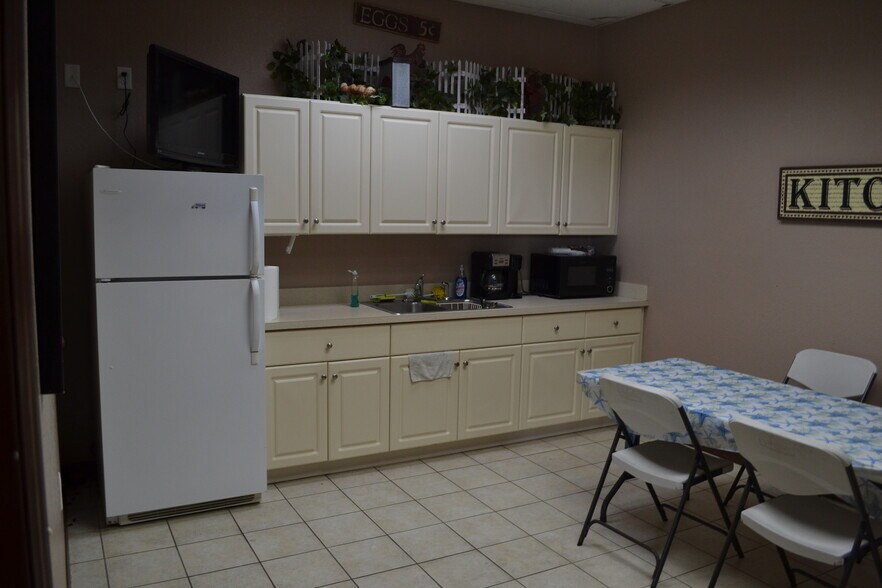 More Photos Of 1401 US Highway 17 N, Fort Meade Freestanding For Sale