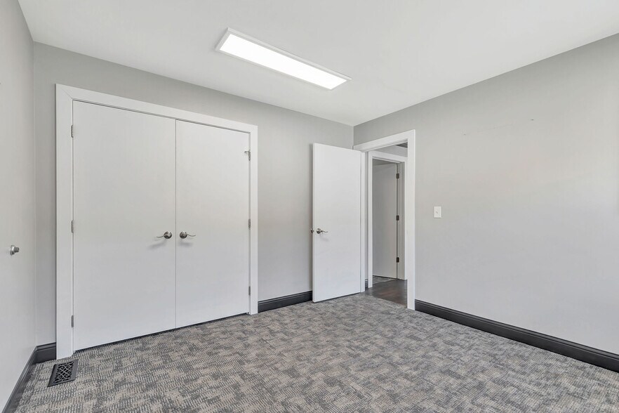 More Photos Of 2327 Anderson Rd, Crescent Springs Office For Lease