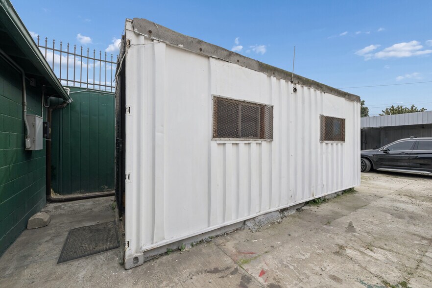 More Photos Of 6215 S San Pedro St, Los Angeles Mixed Retail For Sale
