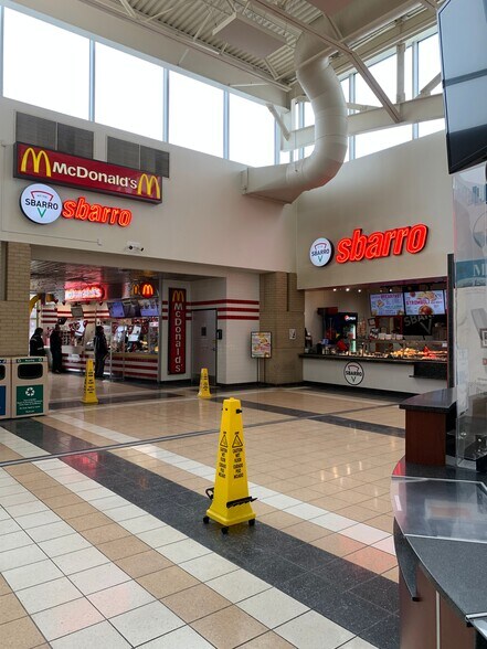 More Photos Of 700 E Tri-State Toll Rd, South Holland Freestanding For Lease