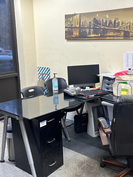 More Photos Of 7611-7615 Rickenbacker Dr, Gaithersburg Flex For Lease