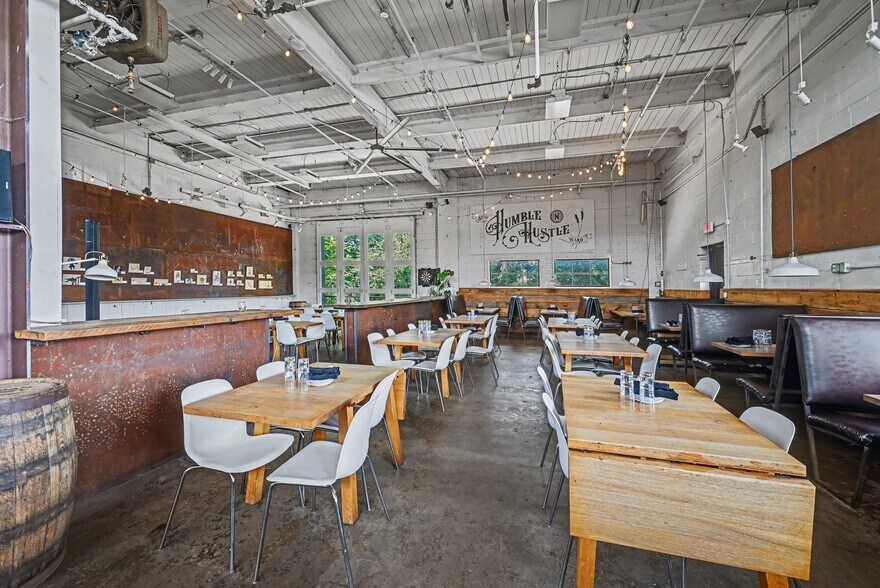 More Photos Of 451 Taft St NE, Minneapolis Light Manufacturing For Lease