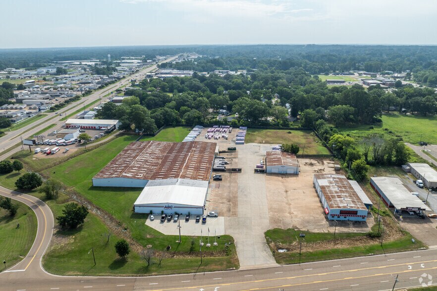More Photos Of 246-248 N Pearson Rd, Jackson Warehouse For Lease