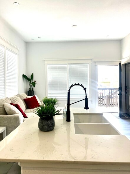 More Photos Of 203 S Lockwood Dr, Houston Apartments For Sale