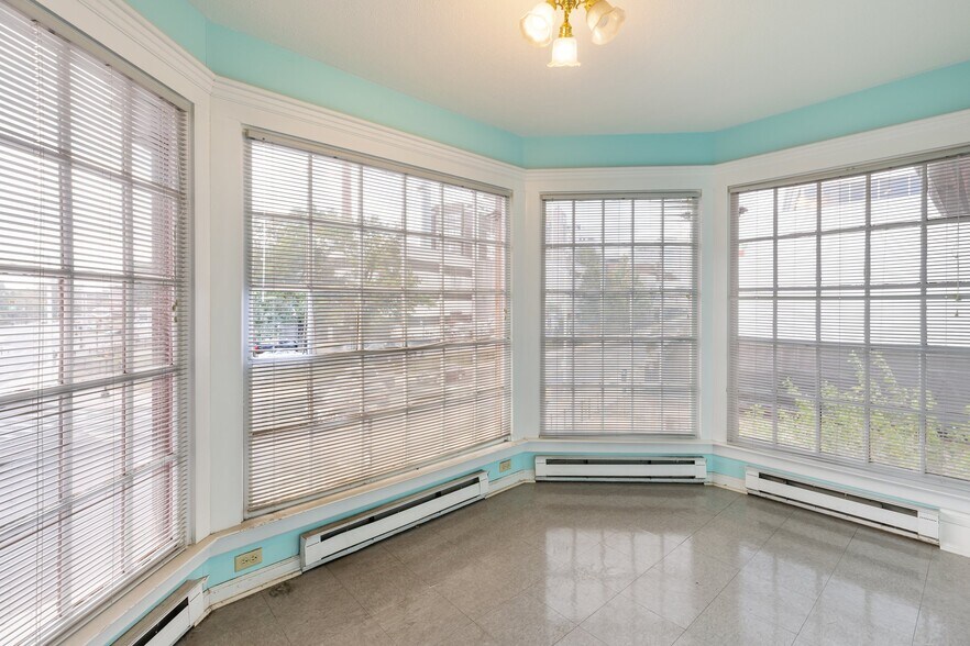 More Photos Of 1 Main St, Hartford Office Residential For Sale