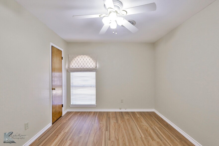 More Photos Of 2810 S 27th St, Abilene Office For Sale