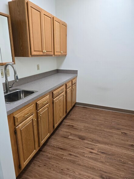 More Photos Of 4100-4130 Wilder Rd, Bay City Storefront For Lease