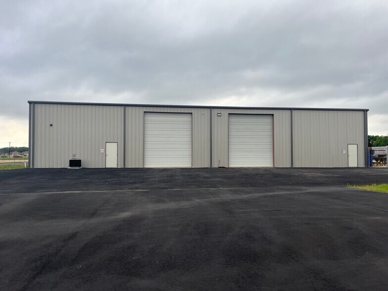 More Photos Of 9984 US Highway 87 W, La Vernia Warehouse For Lease