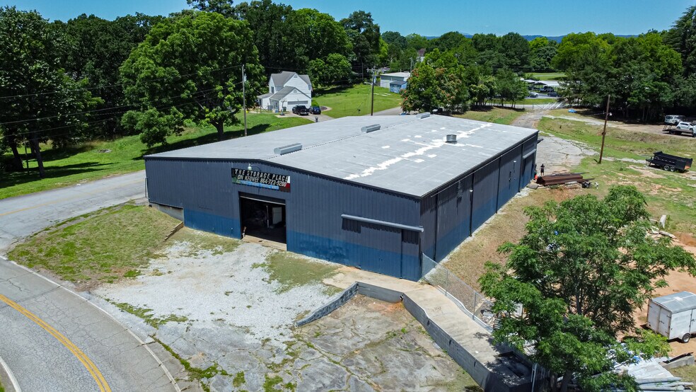 More Photos Of 207 N Kenneth St, Walhalla Warehouse For Lease