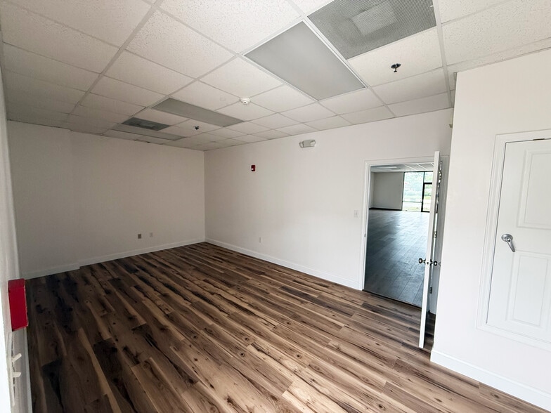 More Photos Of 275 W Airport Blvd, Pensacola Storefront Retail Office For Lease