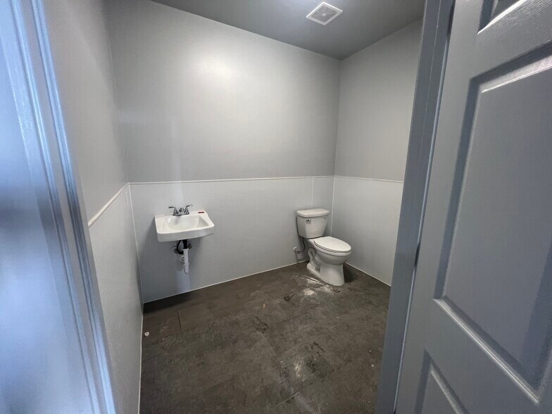 More Photos Of 6229 Dixie Dr, Houston Warehouse For Sale