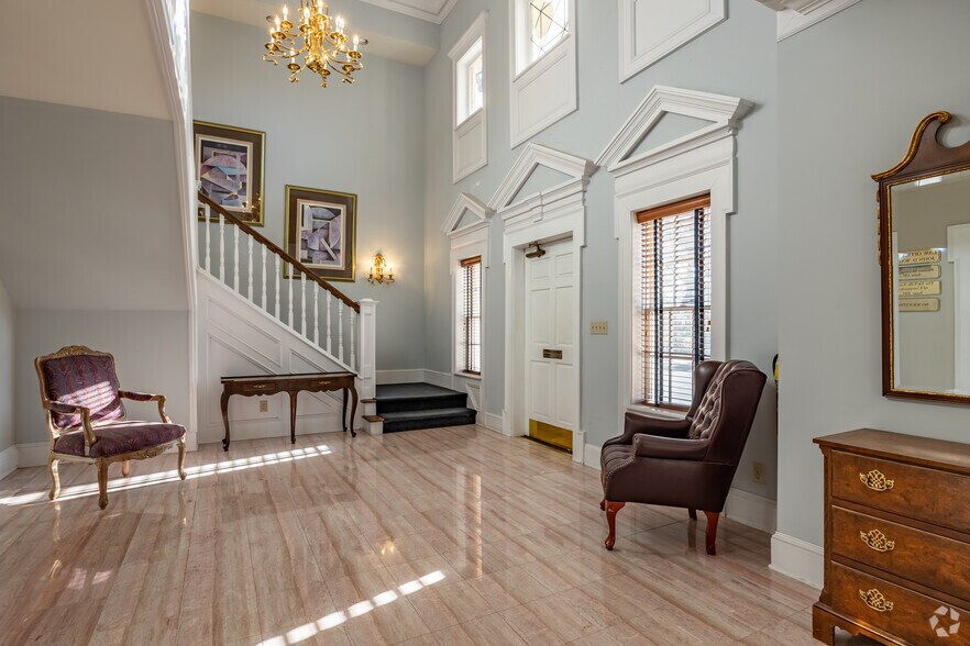 More Photos Of 600 Village Trace NE, Marietta Loft Creative Space For Lease