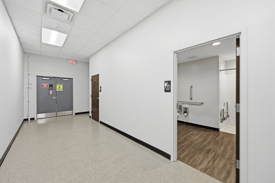 More Photos Of 2720 Discovery Dr, Raleigh Flex For Lease