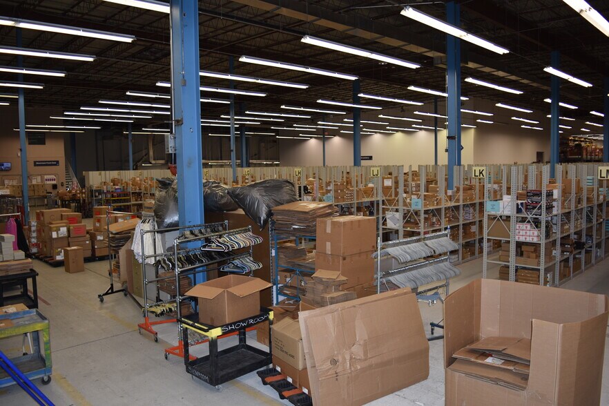 More Photos Of 2400 118th Ave N, Saint Petersburg Manufacturing For Sale