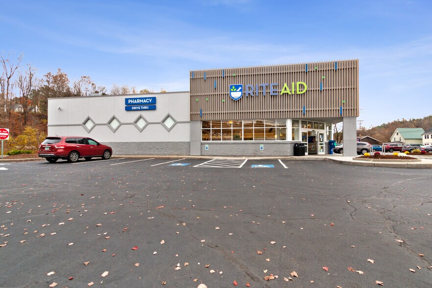 More Photos Of 136 Meadow St, Littleton Drugstore For Lease