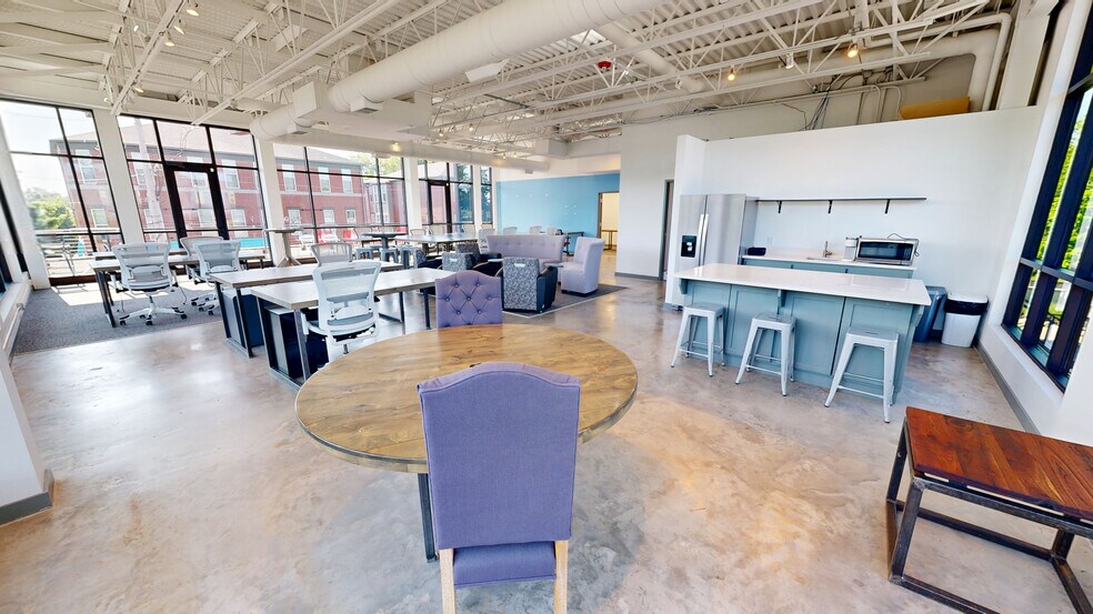 More Photos Of 402 SW A St, Bentonville Bank For Lease
