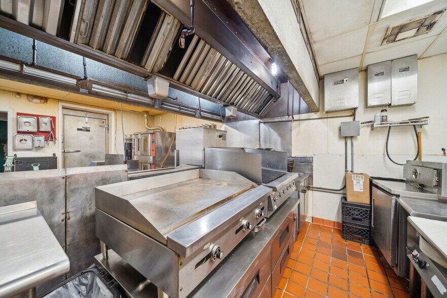 More Photos Of 319 E Illinois Ave, Vinita Restaurant For Sale