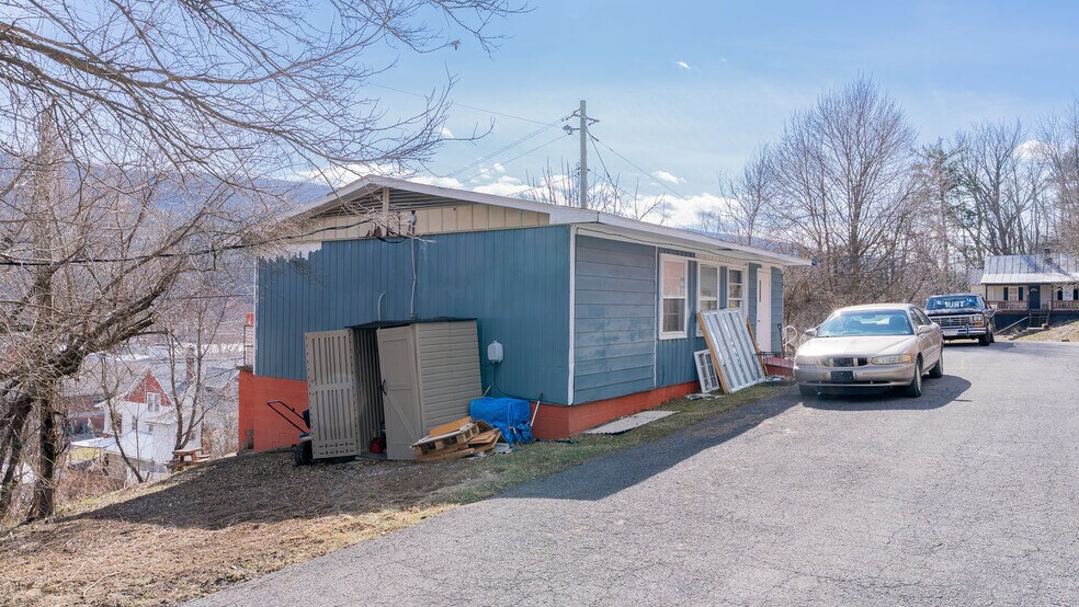 More Photos Of 81 Evick Dr, Franklin Flex For Sale