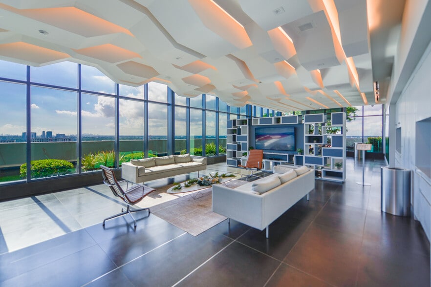 More Photos Of 19790 W Dixie Hwy, Aventura Office For Sale