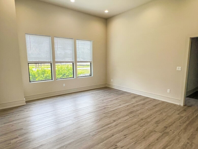 More Photos Of 13430 Leah St, Gonzales Self Storage For Lease