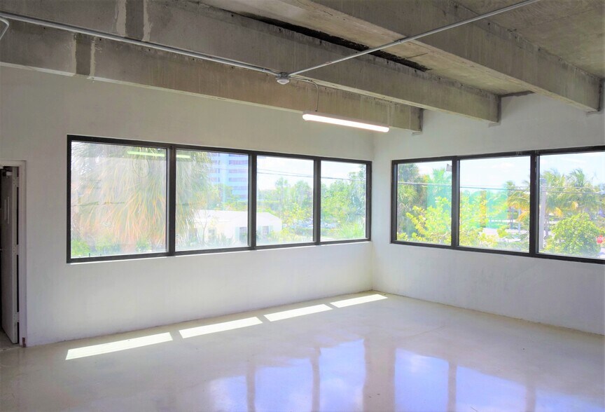 More Photos Of 1016 Clemons St, Jupiter Office For Lease